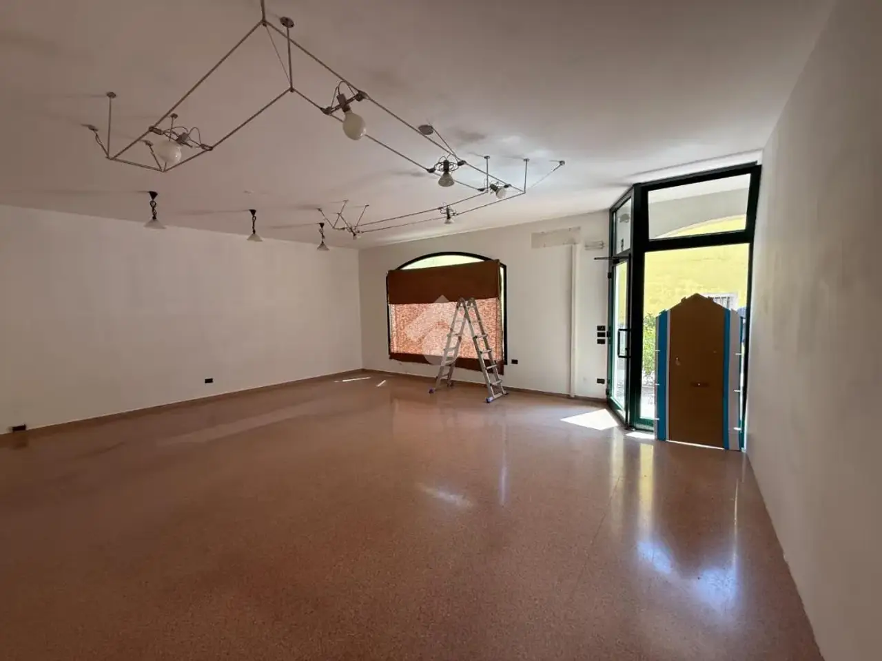 Negozio in Via Arasella 89, Isola Vicentina, {3} - Foto 1
