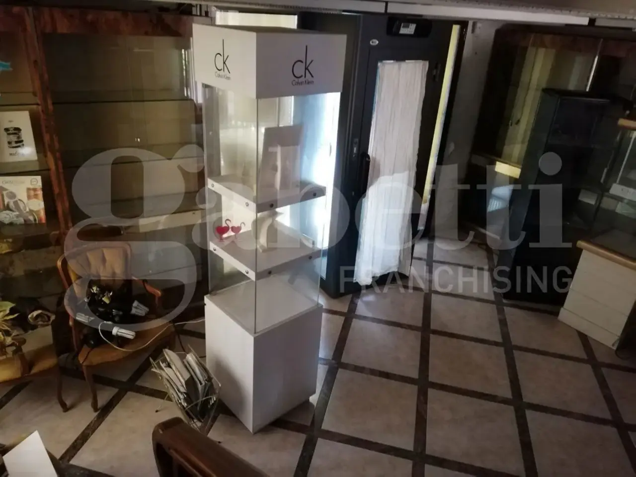 Negozio in Via del Vecchio , Orta Di Atella, {3} - Foto 2
