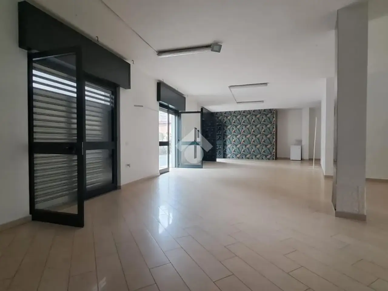 Negozio in Via Calderisi 47, Villa Di Briano, {3} - Foto 2