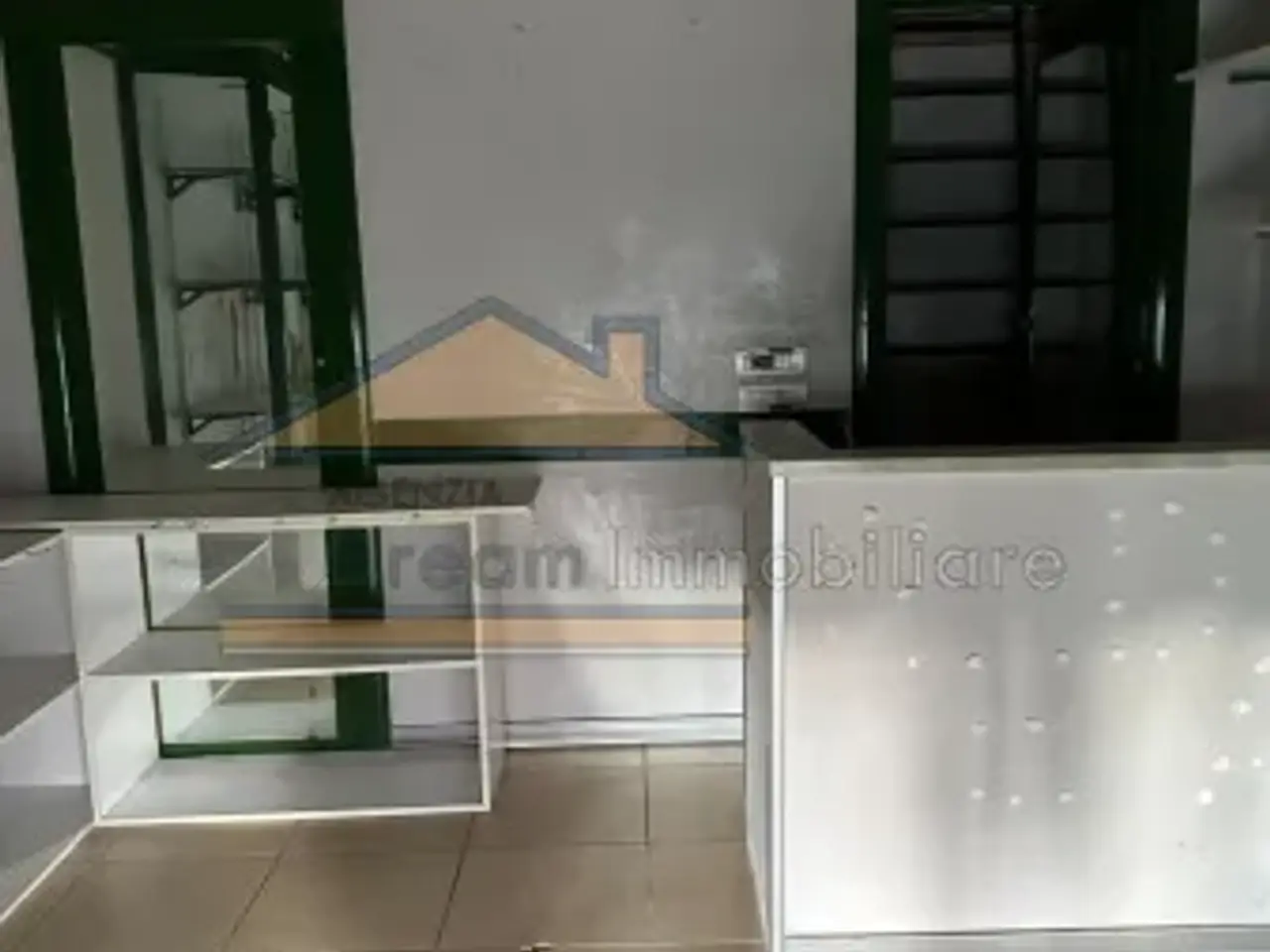 Negozio in Via Fratelli Maristi, Giugliano In Campania, {3} - Foto 1
