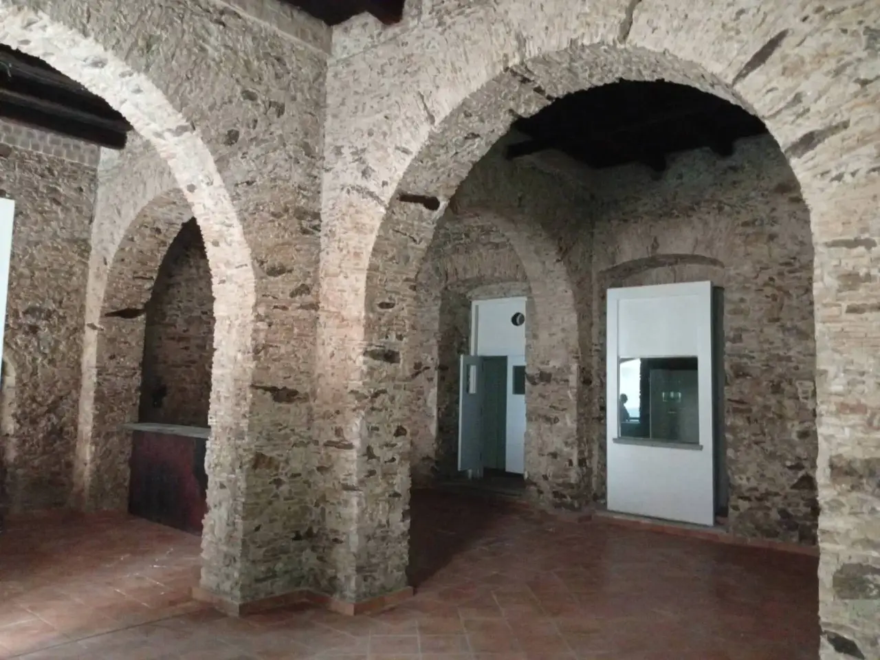 Locale commerciale in Via Milite Ignoto, Vibo Valentia, {3} - Foto 2
