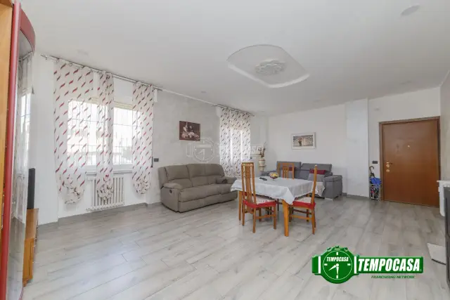 4-room flat in Via Giovanni XXIII, Siziano - Photo 1