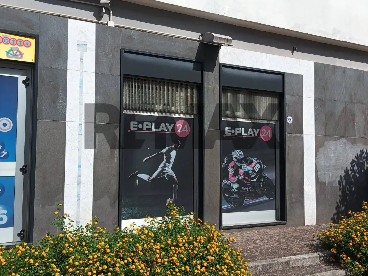 Esercizio commerciale in Via Cavour 61-63-65, Casoria, {3} - Foto 1