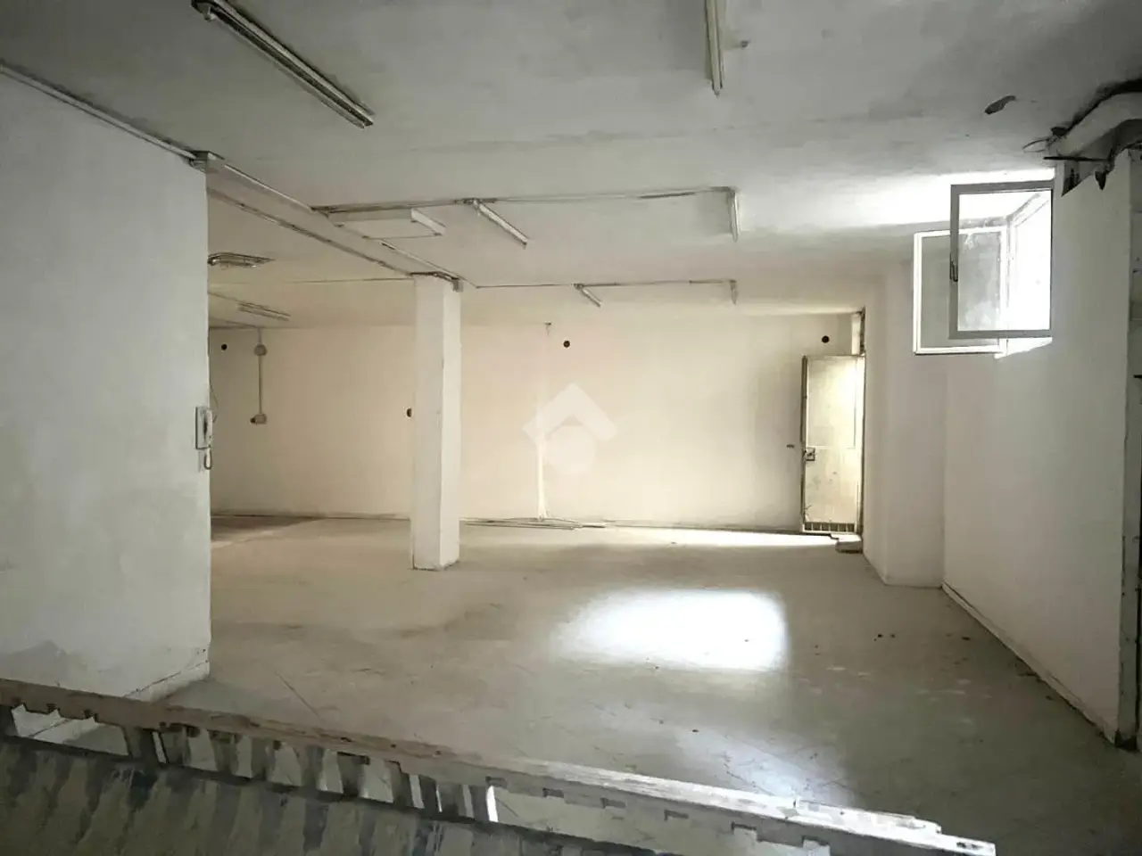 Magazzino in Via Raimondo Paone 51, Casoria, {3} - Foto 1