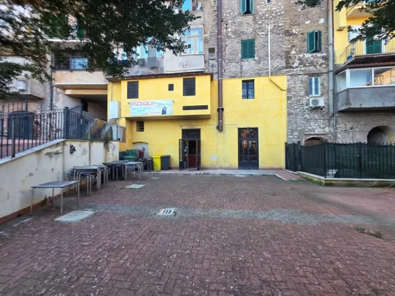 Negozio in Piazza Dante Alighieri 3, Castel Madama, {3} - Foto 1