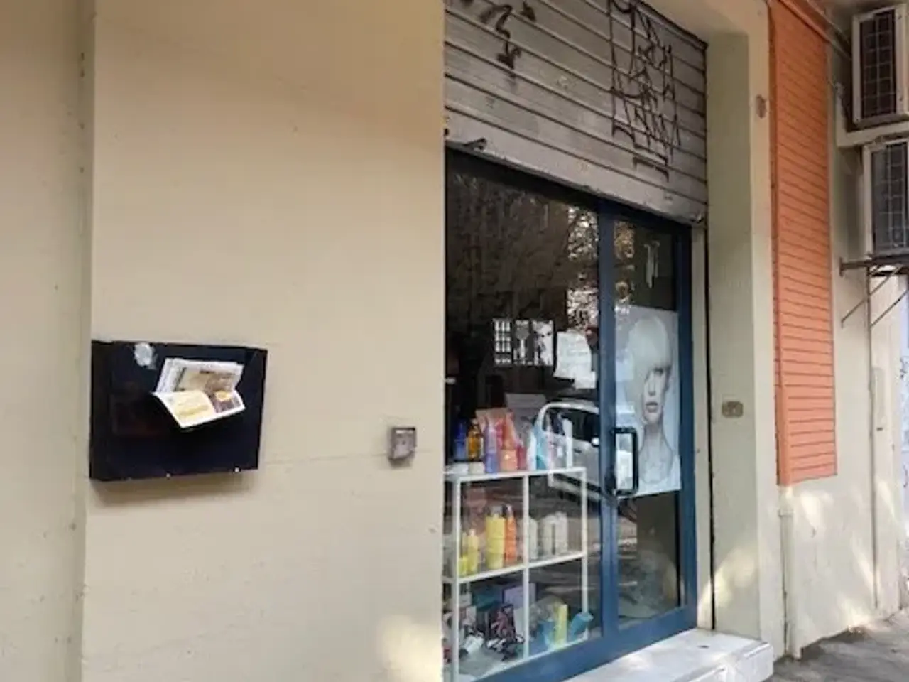 Negozio in Via Niccolo' dell'Arca, Bologna, {3} - Foto 1