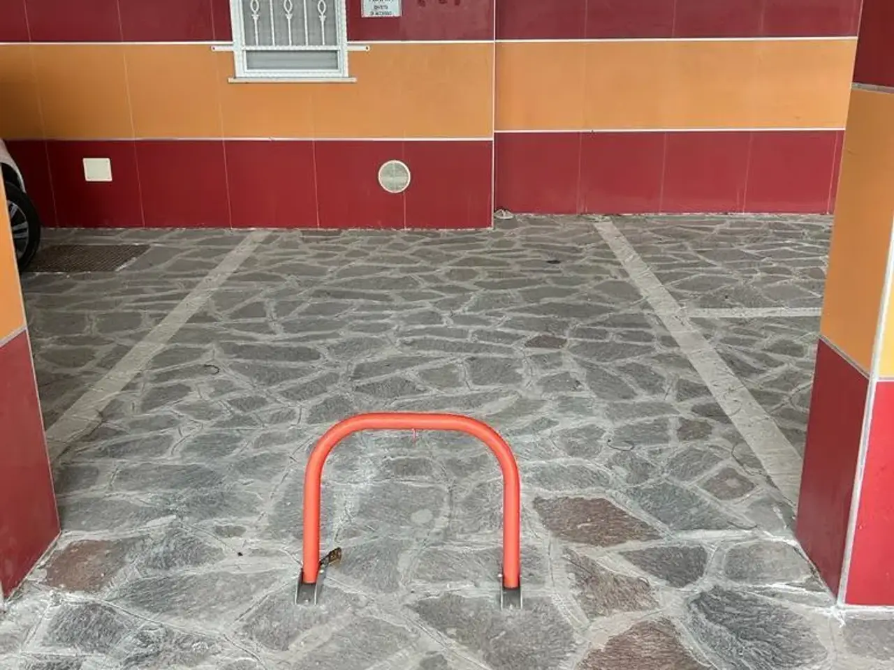 Parcheggio chiuso in Viale Maiella 23/a, Francavilla Al Mare, {3} - Foto 2