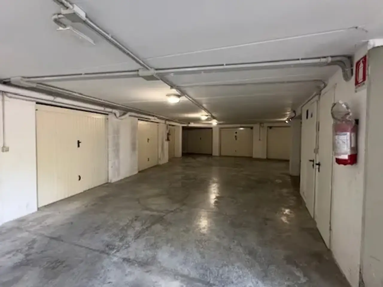 Parcheggio chiuso in Via Santa Lucia 64, Bastia Umbra, {3} - Foto 1