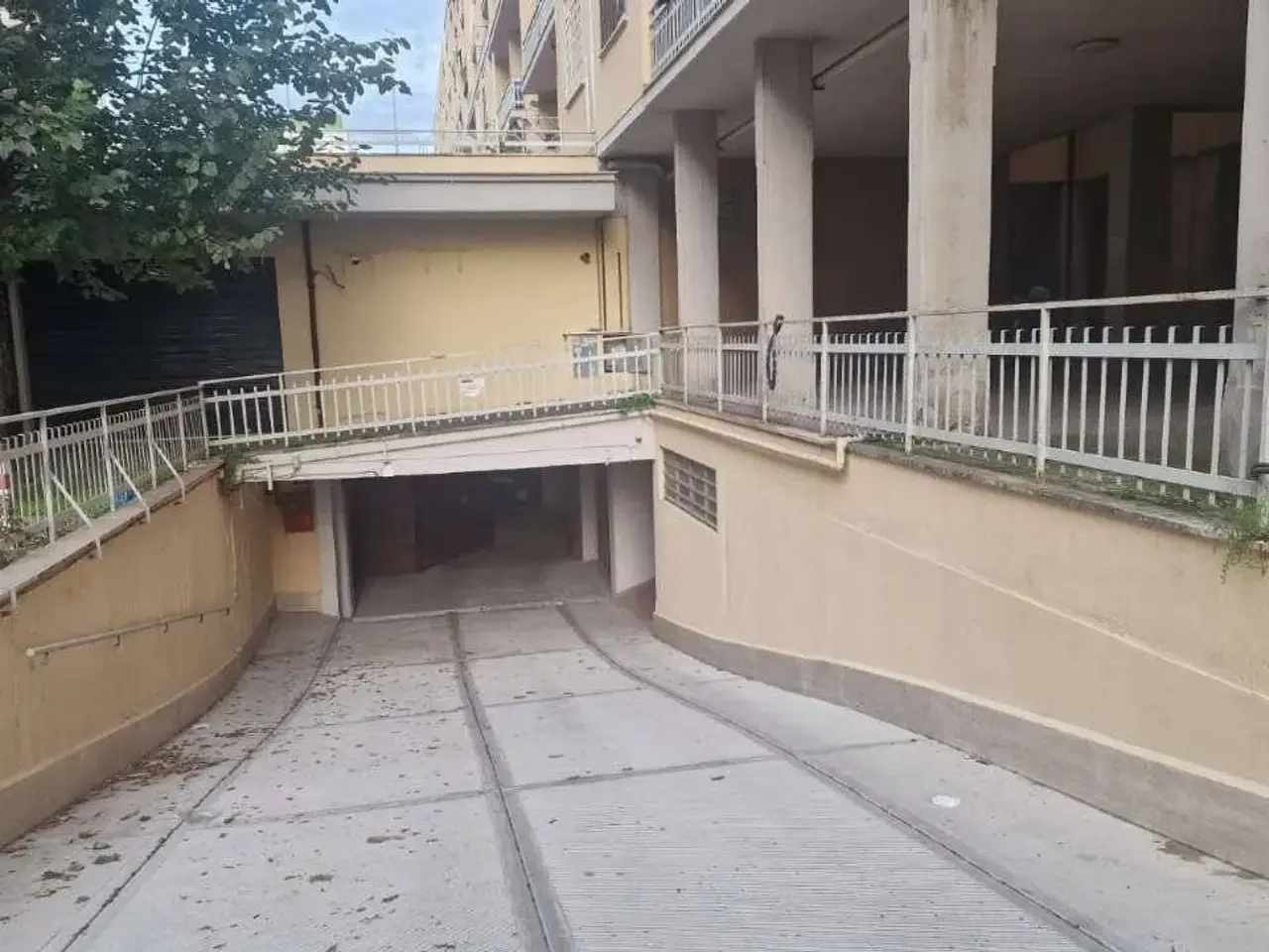 Parcheggio chiuso in Via Jaspers, Roma, {3} - Foto 1