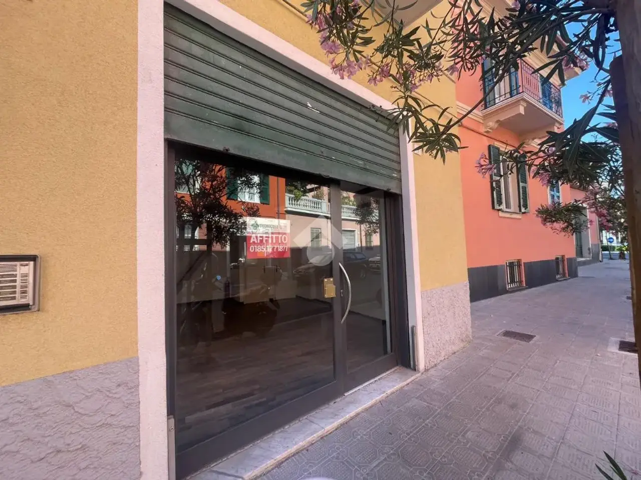 Negozio in Piazza Generale Negri di Sanfront, Chiavari, {3} - Foto 2