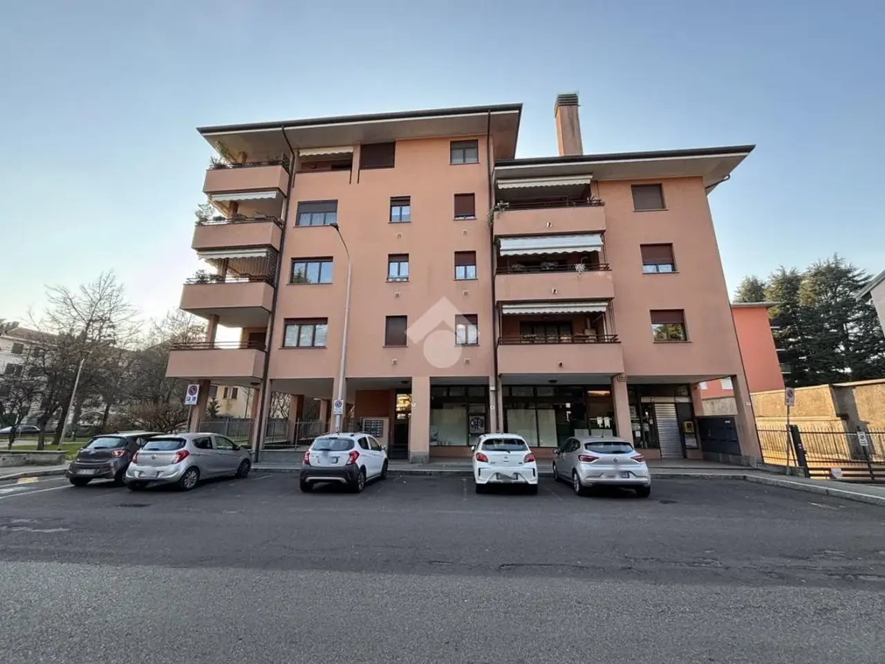 Negozio in Via Venezia 95, Legnano, {3} - Foto 2