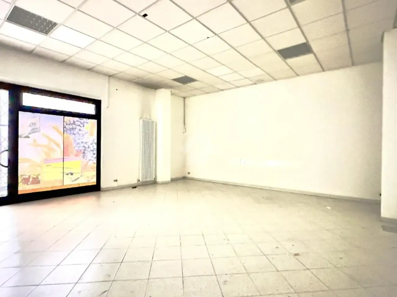 Negozio in Via Pietro Isola 26, Novi Ligure, {3} - Foto 1