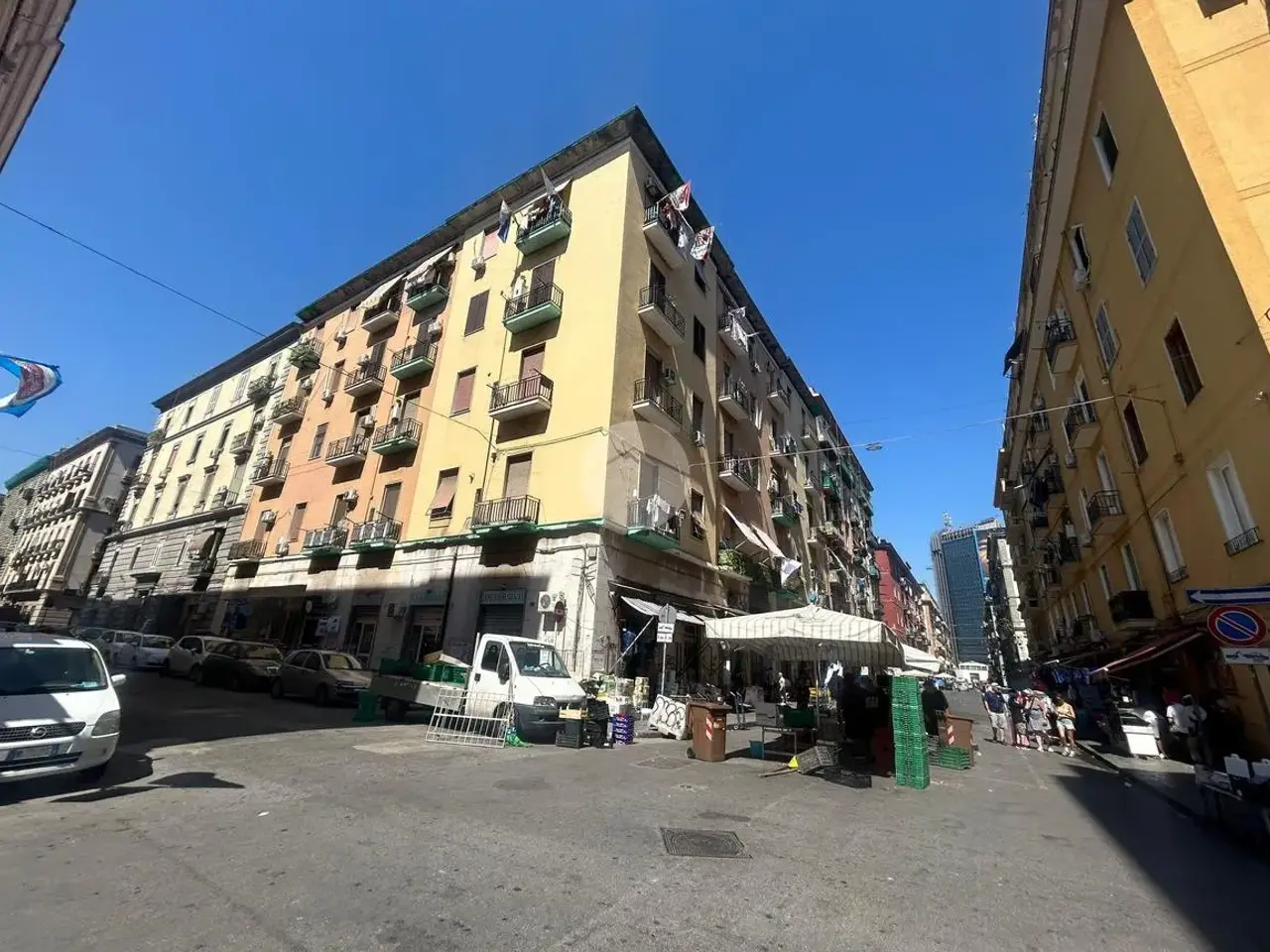 Negozio in Via Ferrara 111, Napoli, {3} - Foto 2