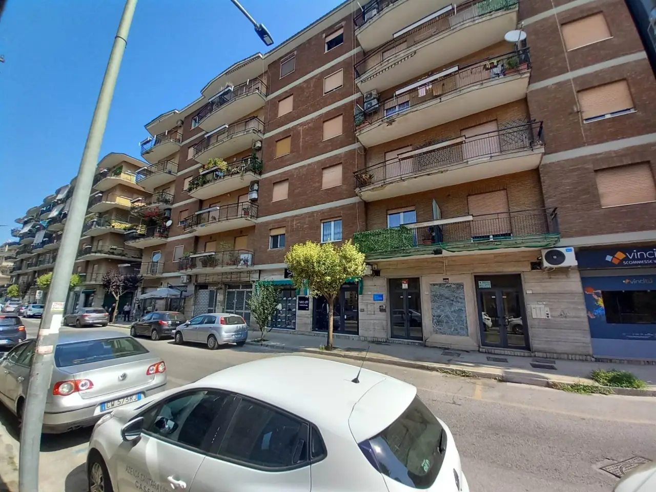 Negozio in Viale Lincoln 111, Caserta Ferrarecce - Acquaviva-Lincoln, Caserta, Caserta, Caserta, {3} - Foto 1