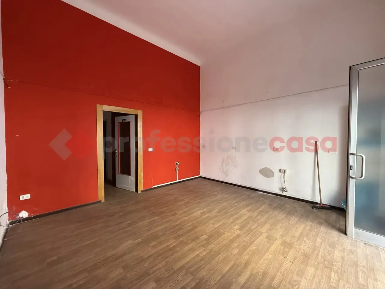 Negozio in Via Crispi 103, Taranto, {3} - Foto 1
