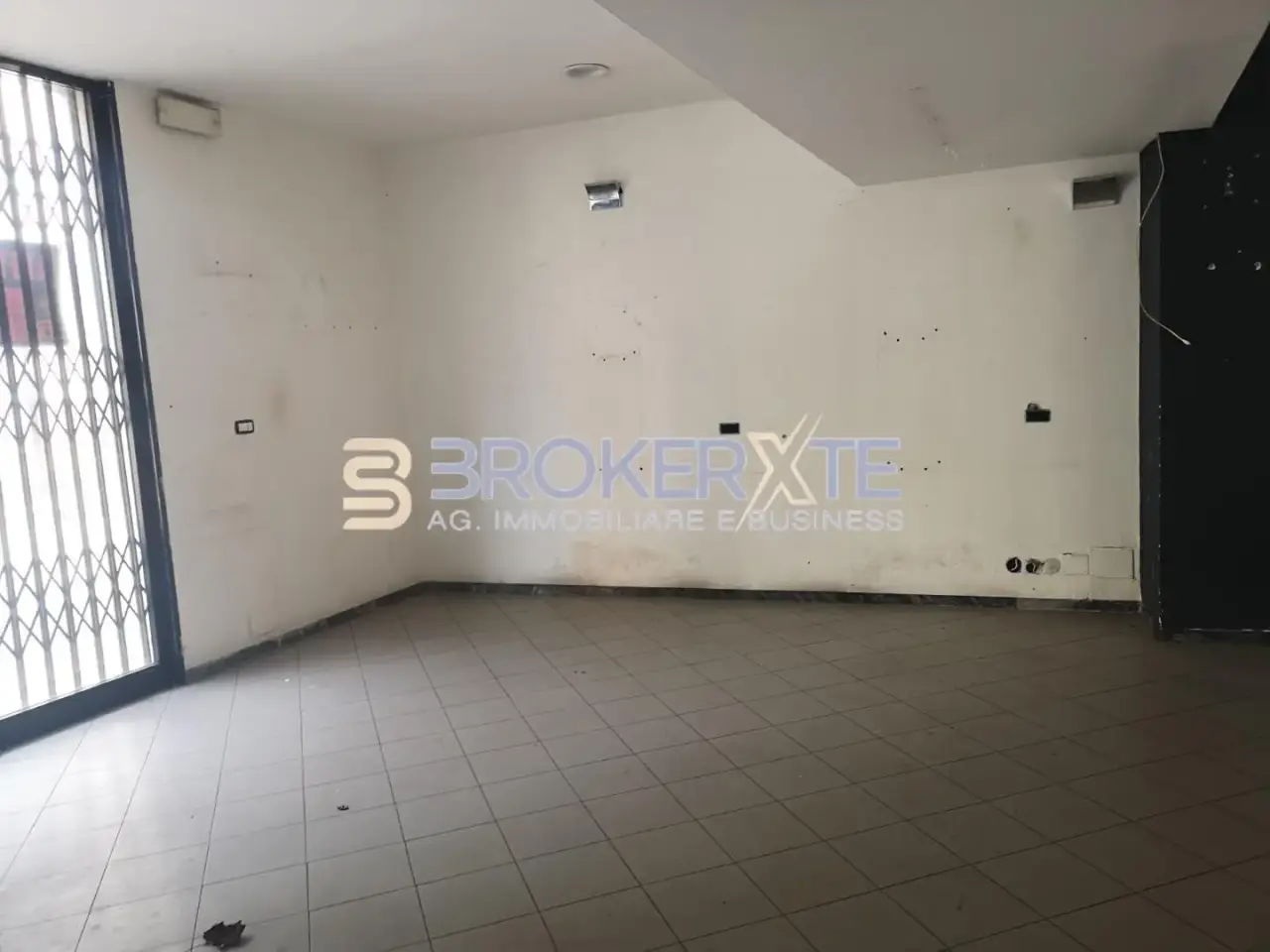Esercizio commerciale in , Sarzana, {3} - Foto 2