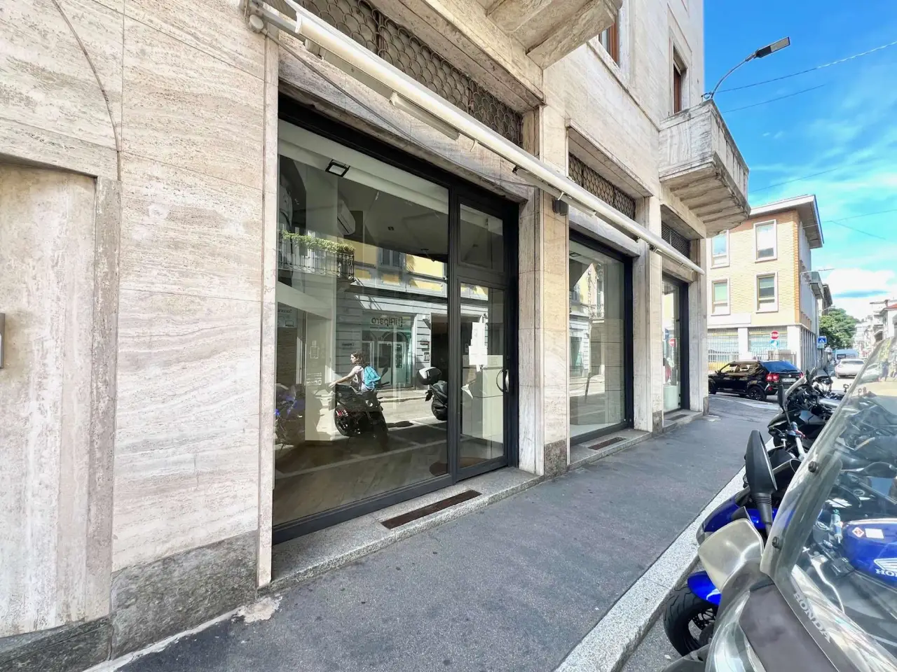 Negozio in Via Avegno, Varese, {3} - Foto 1