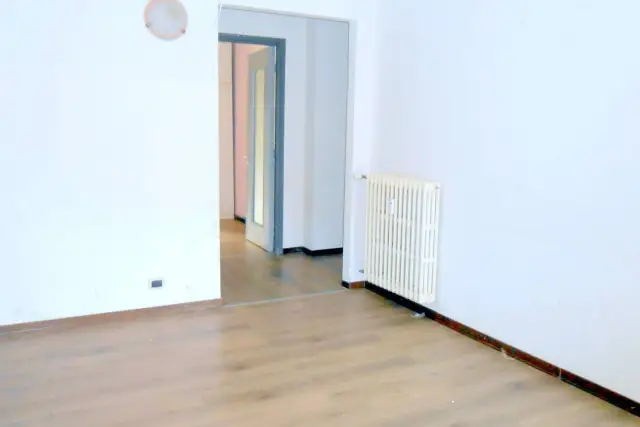 Dreizimmerwohnung in Viale della Rimembranza, Vercelli - Foto 1