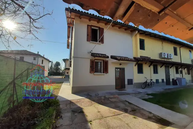 Terraced house in Via Massumatico, San Pietro in Casale - Photo 1