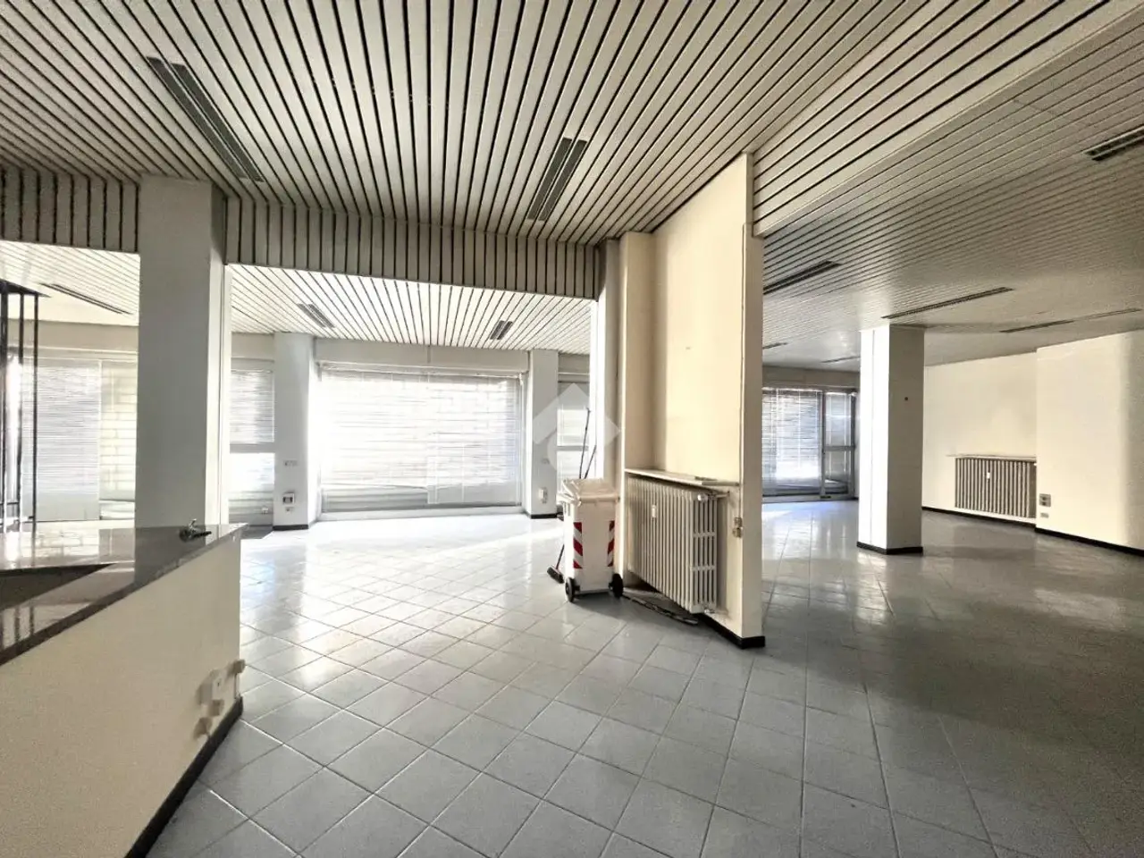 Negozio in Piazza S. Bovo 10, Voghera, {3} - Foto 2
