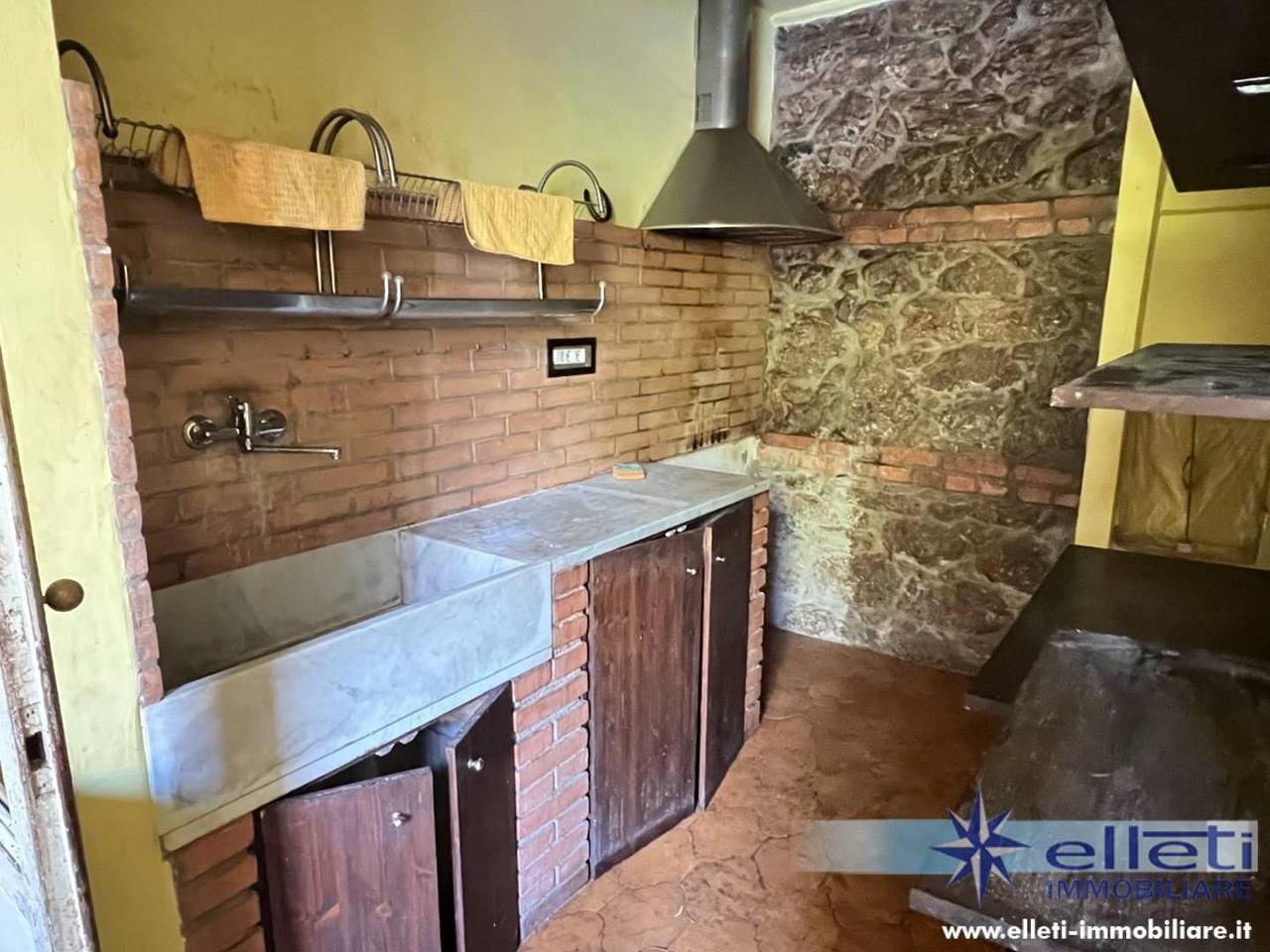 appartamento in vendita a Massa in zona Centro Storico