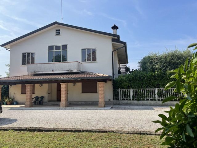 Detached house in Via Frattalunga, Asolo - Photo 1