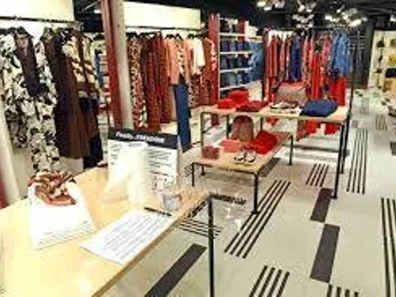 Negozio in Via Aurelia 100, Camaiore, {3} - Foto 2