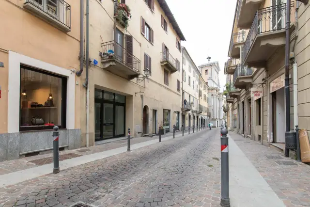 Negozio in Via Carlo Alberto 6, Chieri - Foto 1