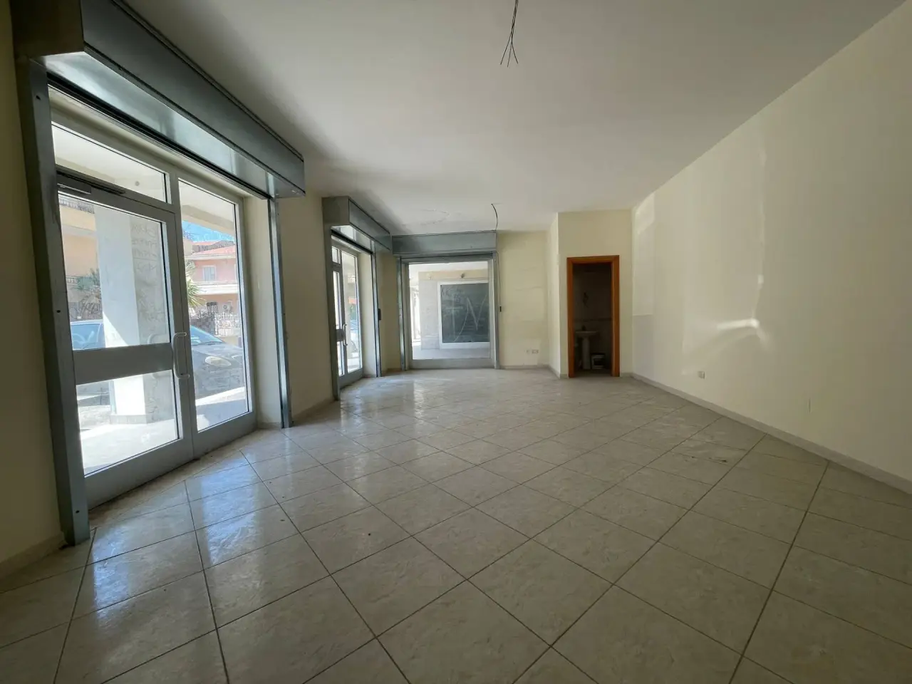 Negozio in Via Giovanni Amendola 8, Capodrise, {3} - Foto 1
