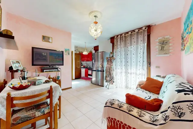 2-room flat, Rubiera - Photo 1