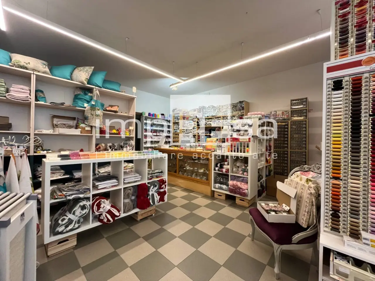 Esercizio commerciale in Via Giuseppe Saragat, Preganziol, {3} - Foto 2