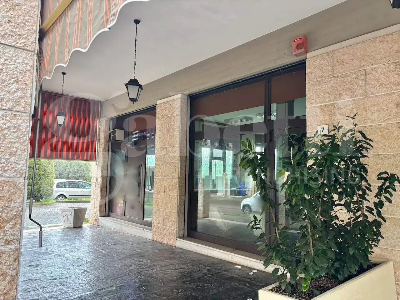 Negozio in Viale delle Terme 7, Salsomaggiore Terme, {3} - Foto 1