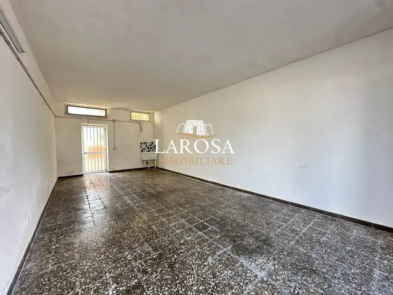 Parcheggio chiuso in Via Rinascimento 2, Melendugno, {3} - Foto 2