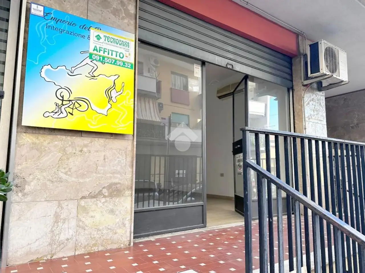 Negozio in Via Aldo Moro 23, Monreale, {3} - Foto 1