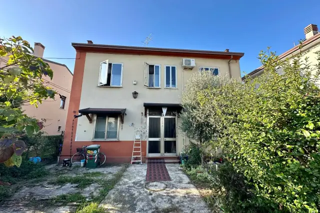 Casa indipendente in Via 4 Novembre 128, San Giovanni Lupatoto - Foto 1