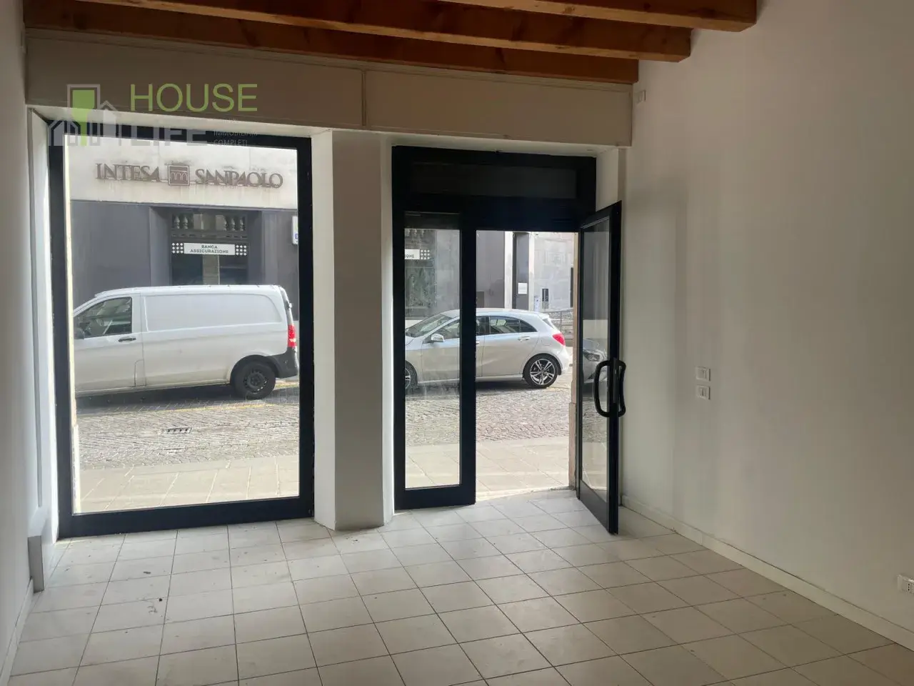 Esercizio commerciale in Via Giosuè Carducci, Schio, {3} - Foto 1