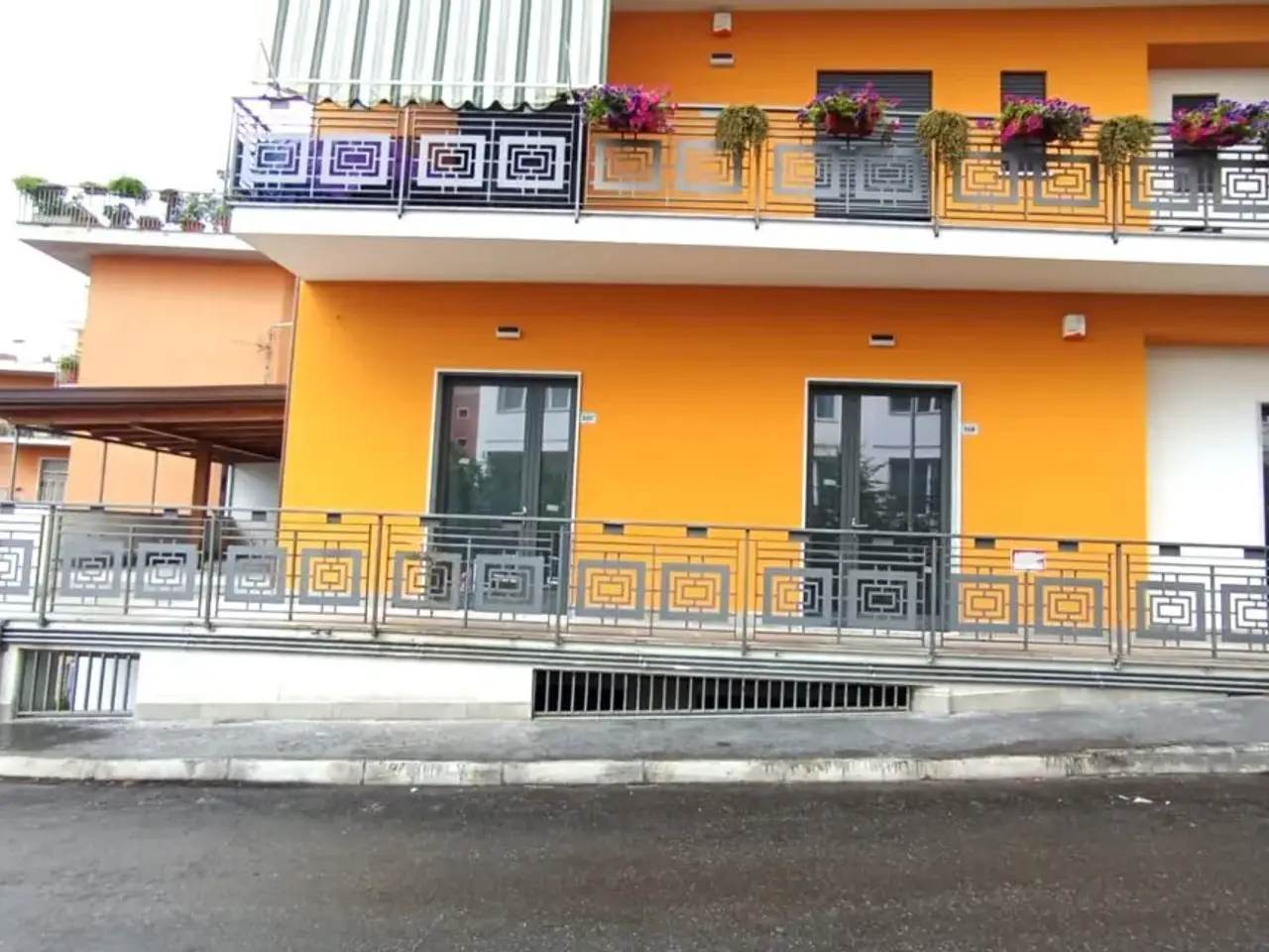 Locale commerciale in Via Tiengo, Dogana, Ferrovia, Benevento, Campania, 82100, Italia, Benevento, {3} - Foto 1