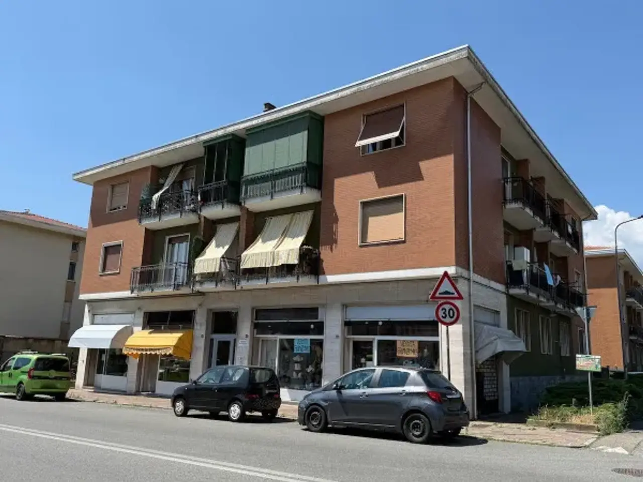 Alimentari in Via Fratelli Rosselli 130, Biella, {3} - Foto 1