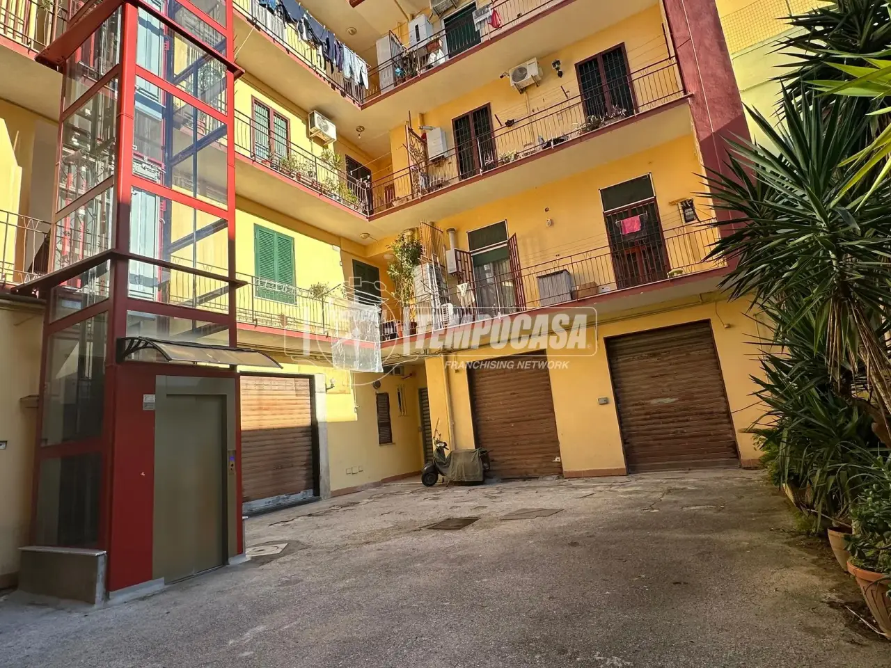 Magazzino in Via Terracina, Napoli, {3} - Foto 1
