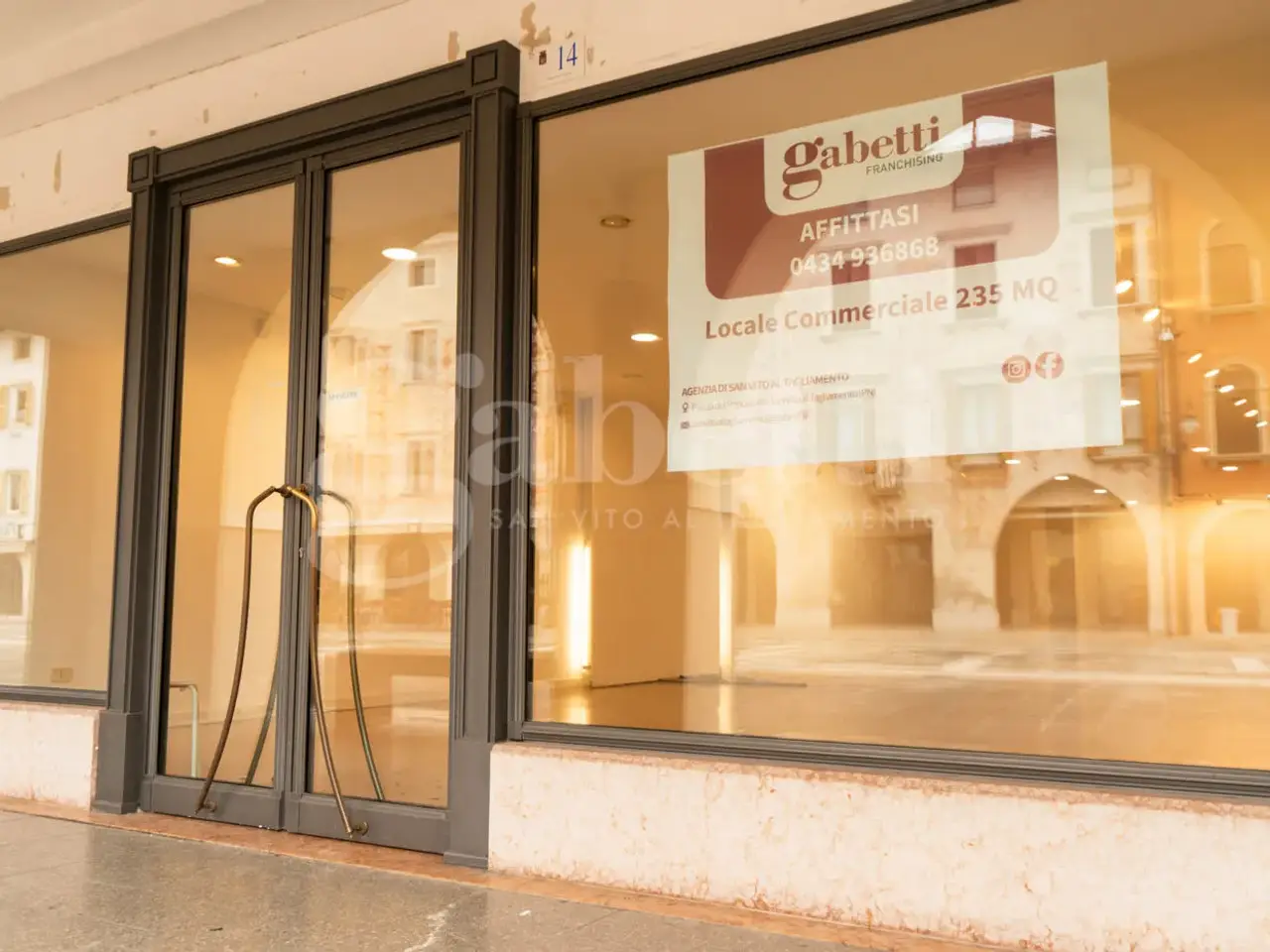 Negozio in Piazza del Popolo 14, San Vito Al Tagliamento, {3} - Foto 1