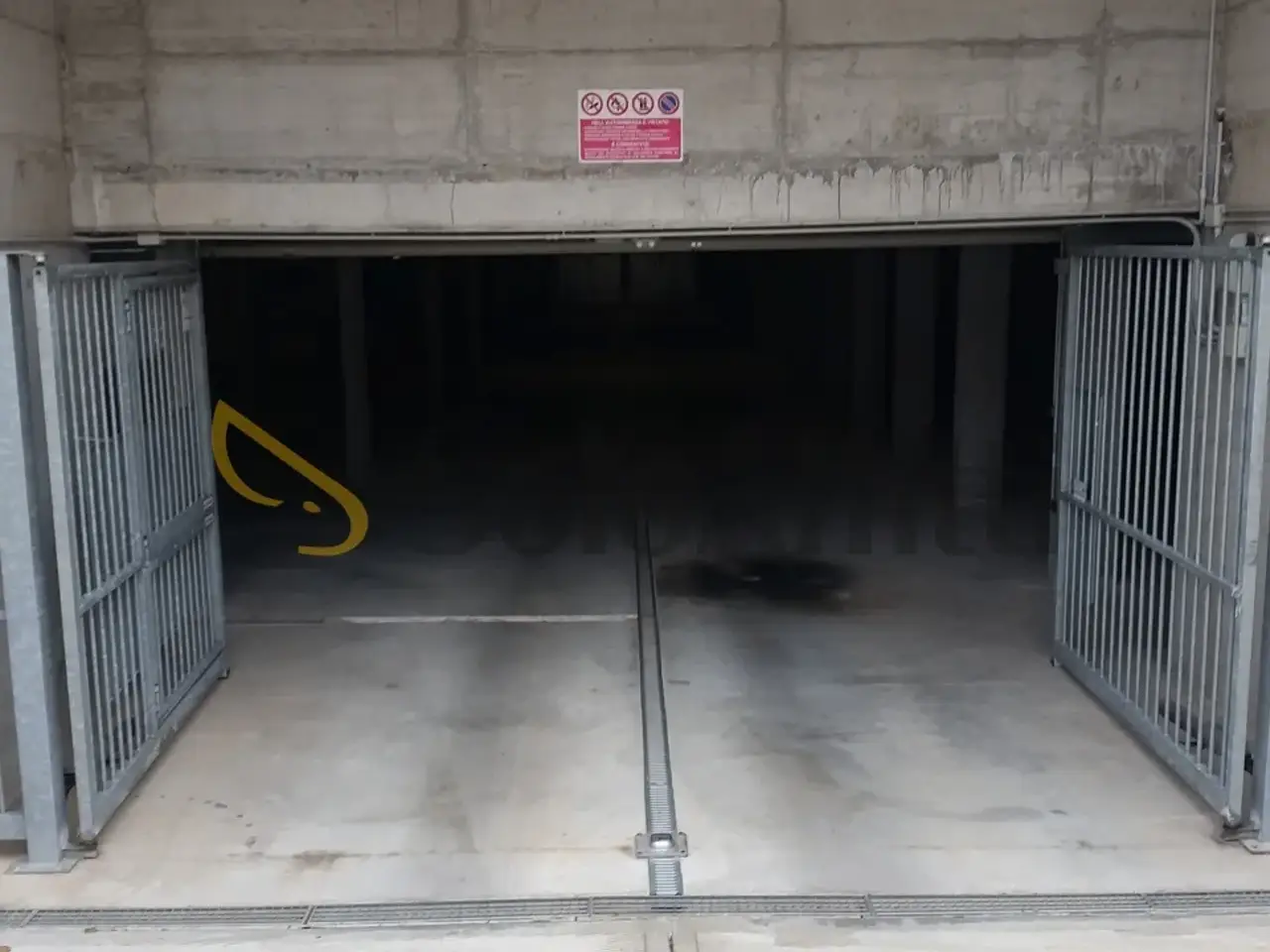 Parcheggio chiuso in Via Montello, Legnago, {3} - Foto 2