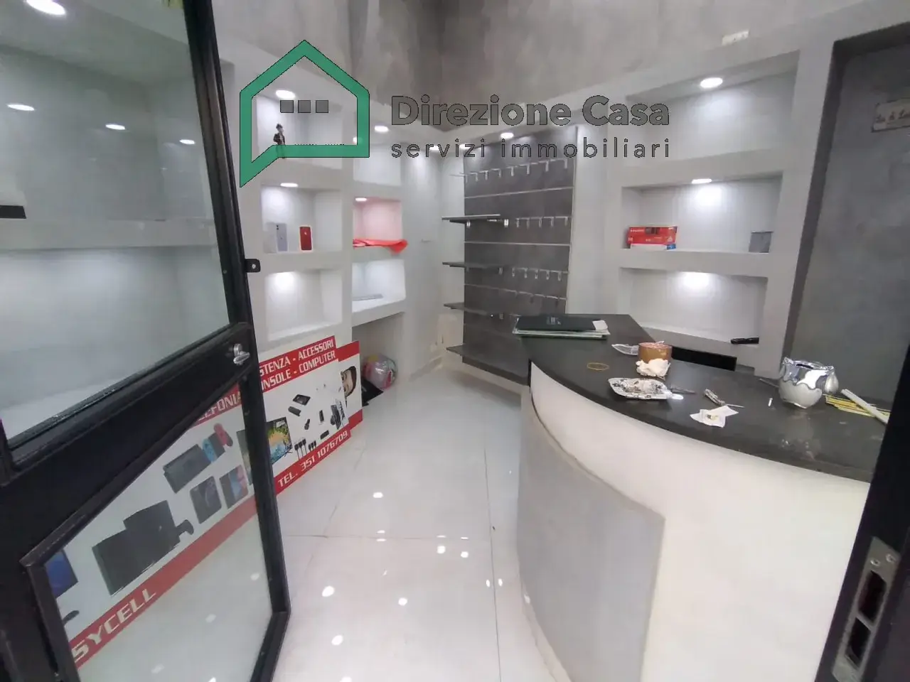 Esercizio commerciale in Via Abate Minichini, 52, Napoli, {3} - Foto 1