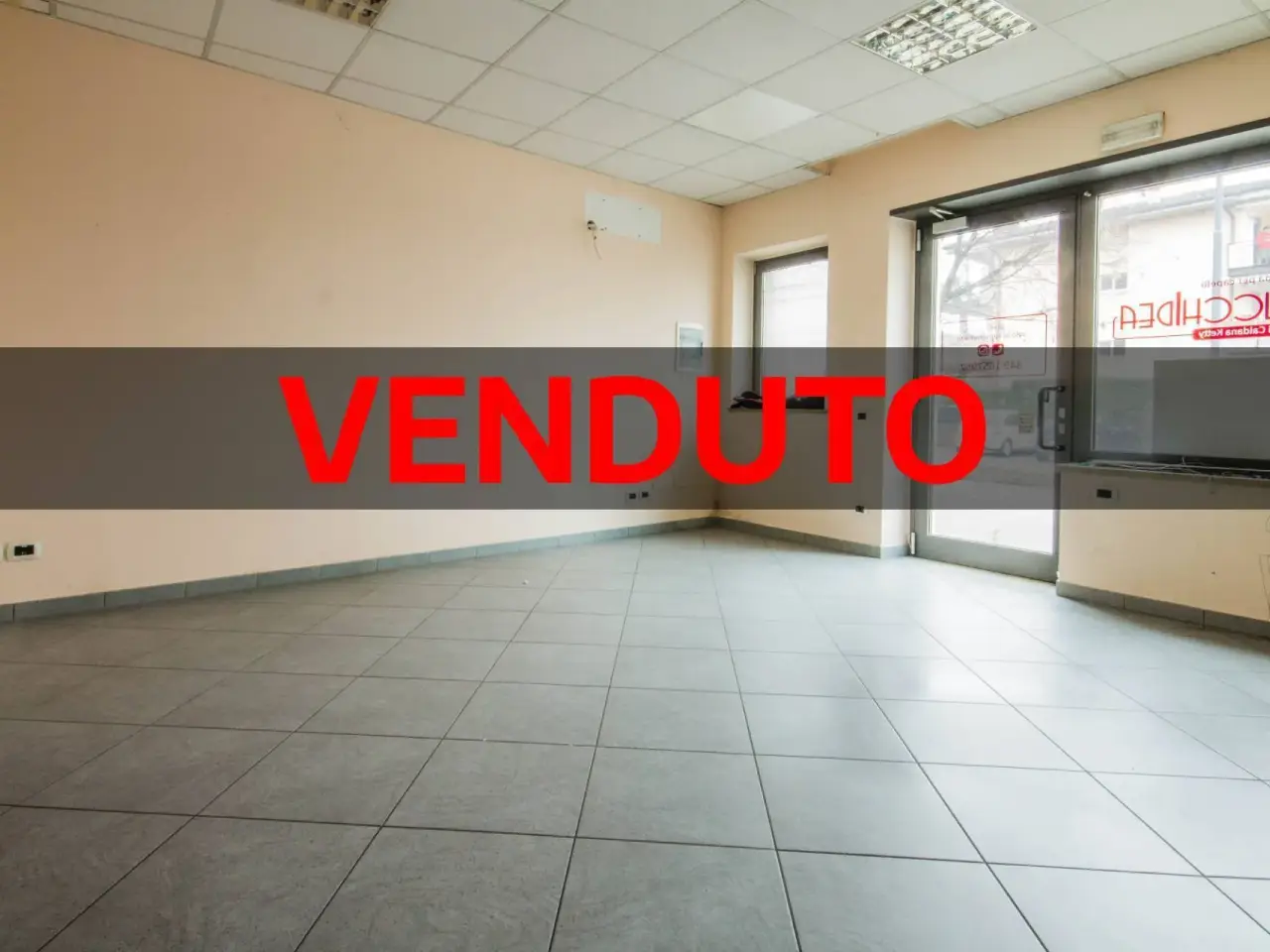 Negozio in Via Cavour 65, Castel D'Azzano, {3} - Foto 1