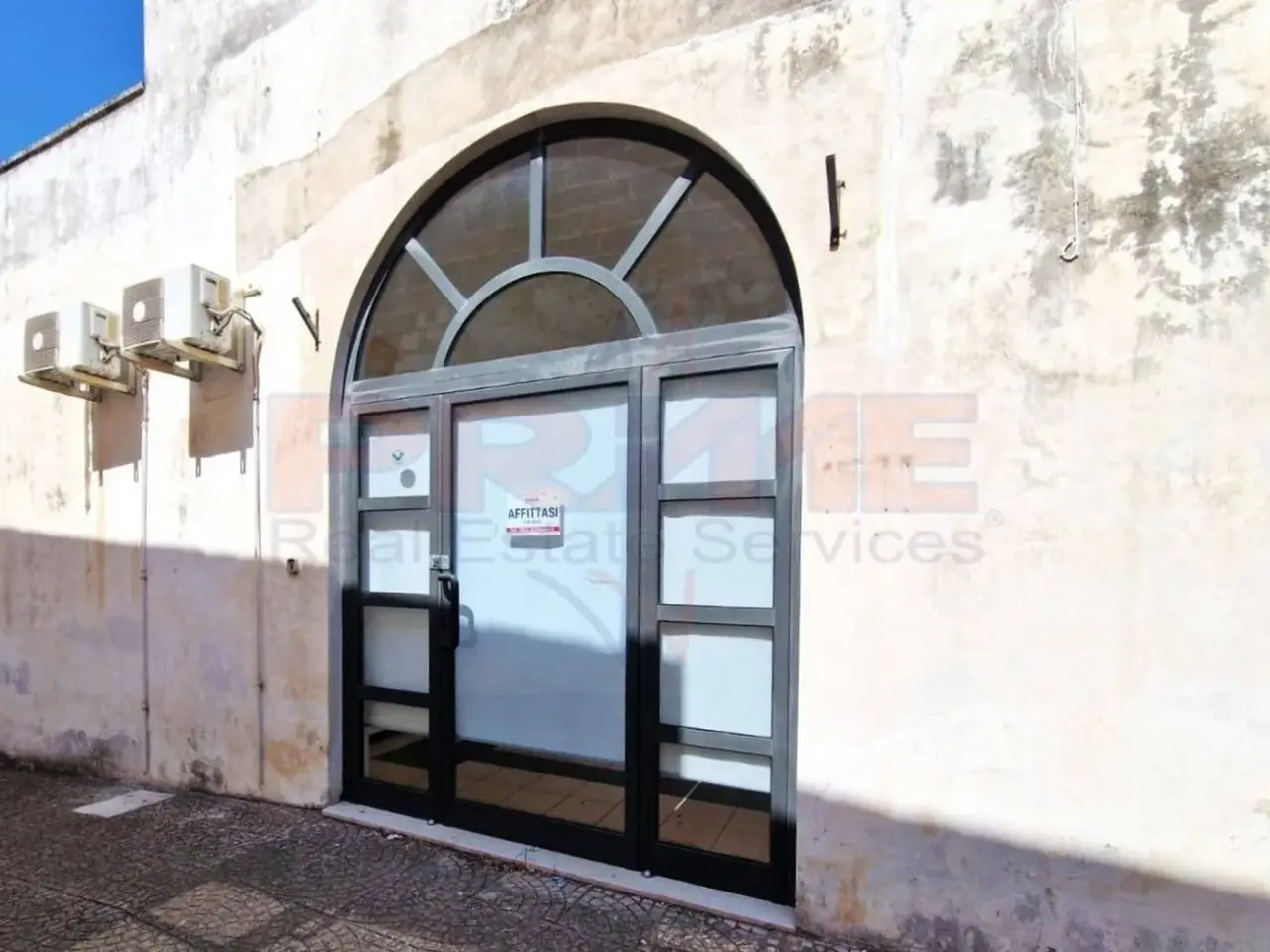 Locale commerciale in Via Benedetto Cairoli, Tuglie, Tuglie, {3} - Foto 1