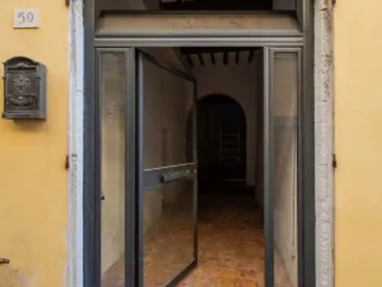 Negozio in Via Guelfa 61, Cortona, {3} - Foto 1