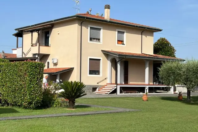 Mansion in Via Ricortola 83, Massa - Photo 1