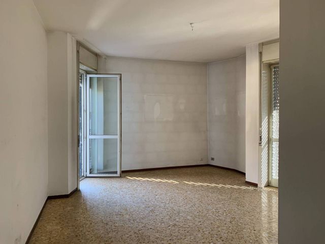 2-room flat in Piazza Repubblica, Villadossola - Photo 1