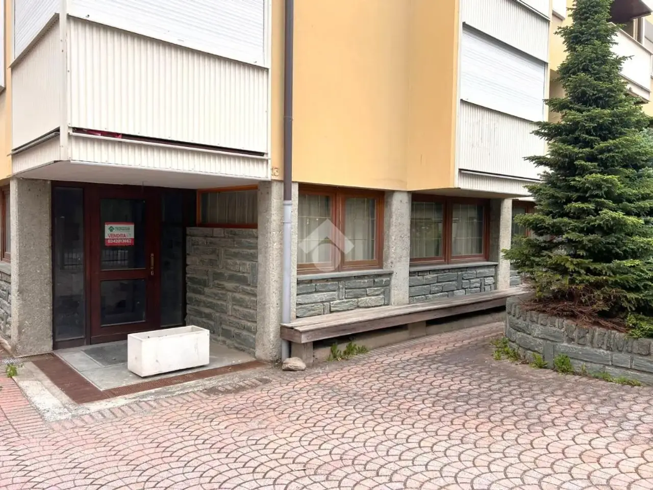 Negozio in Via Nicolò Rusca 13, Chiesa In Valmalenco, {3} - Foto 1