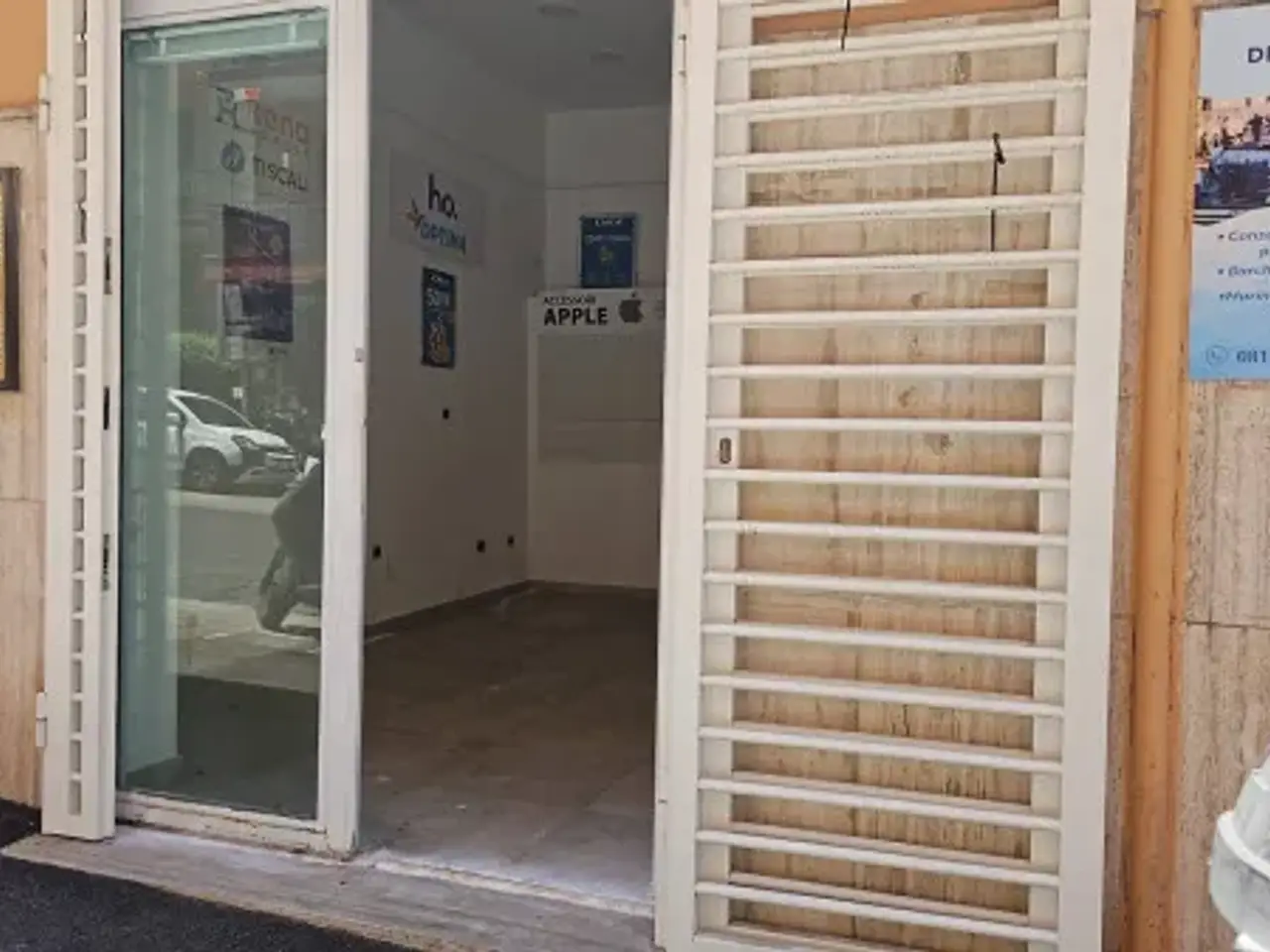 Negozio in Via Santa Maria della Libera 11, Napoli, {3} - Foto 2