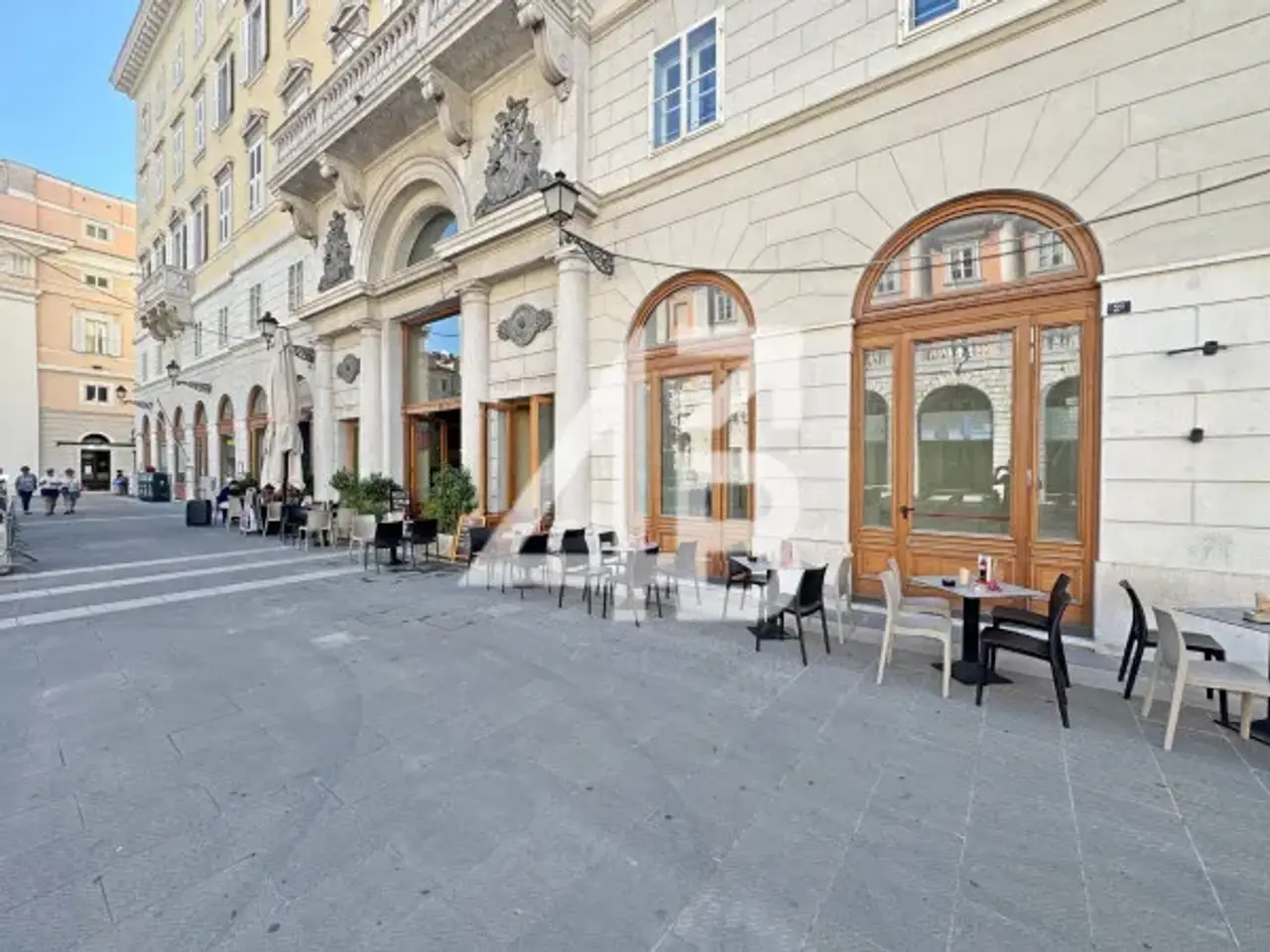 Bar in Piazza Giuseppe Verdi 2, Trieste, {3} - Foto 1